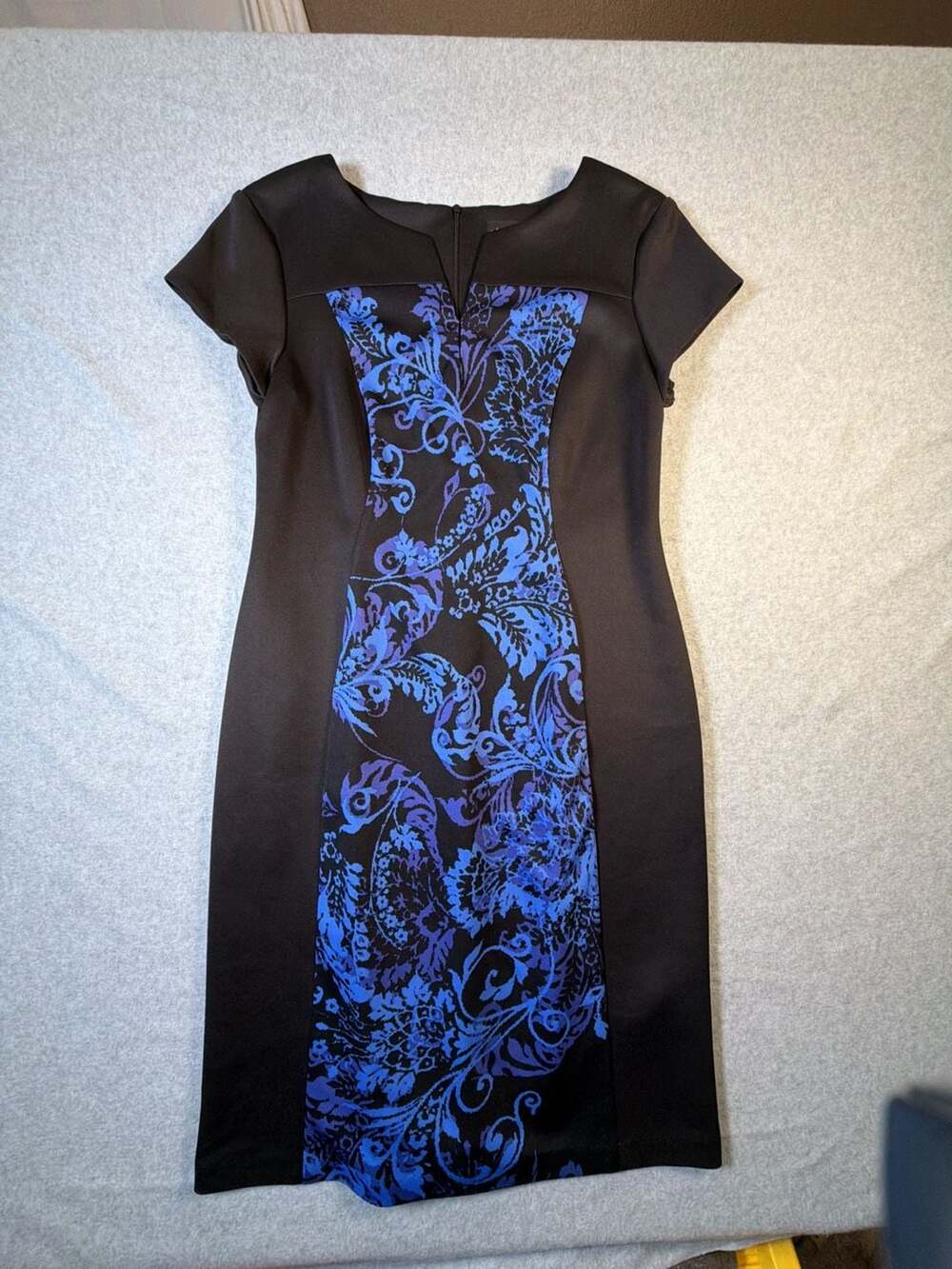 Connected Apparel Women's Size 12 Black and Blue Floral Print Sheath Dress